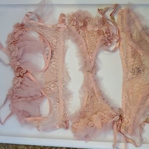 3 PIECE PINK LACE BRA, GARTER, UNDERWEAR IN MEDIUM